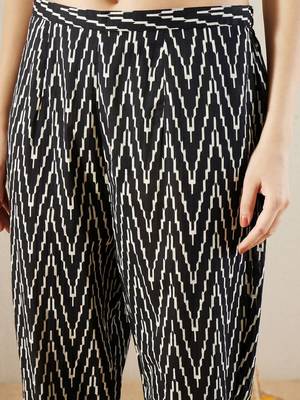 Women Printed Regular Pure Cotton Kurta with Trousers 2
