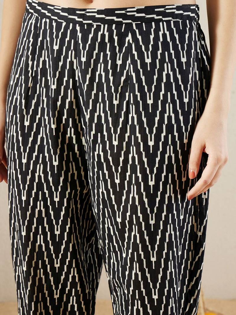 Women Printed Regular Pure Cotton Kurta with Trousers