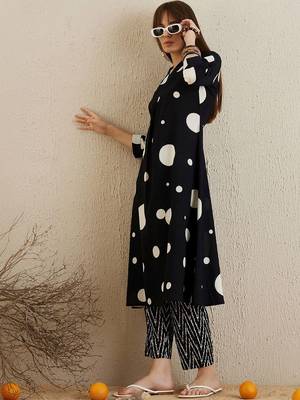 Women Printed Regular Pure Cotton Kurta with Trousers 5