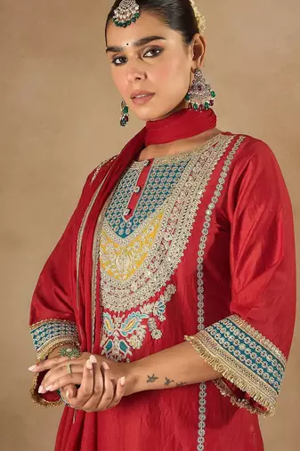 Women Ethnic Motifs Embroidered Regular Kurta with Trousers & With Dupatta