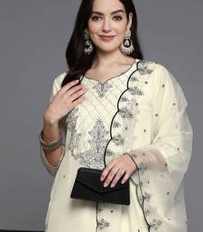 Ethnic Motifs Embroidered Regular Thread Work Kurta with Trousers & With Dupatta