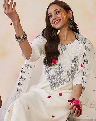 Ethnic Motifs Embroidered Regular Thread Work Kurta with Trousers & With Dupatta 3