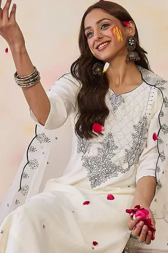 Ethnic Motifs Embroidered Regular Thread Work Kurta with Trousers & With Dupatta