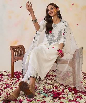 Ethnic Motifs Embroidered Regular Thread Work Kurta with Trousers & With Dupatta 1