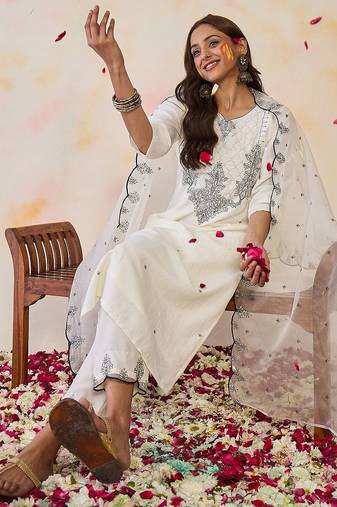 Ethnic Motifs Embroidered Regular Thread Work Kurta with Trousers & With Dupatta