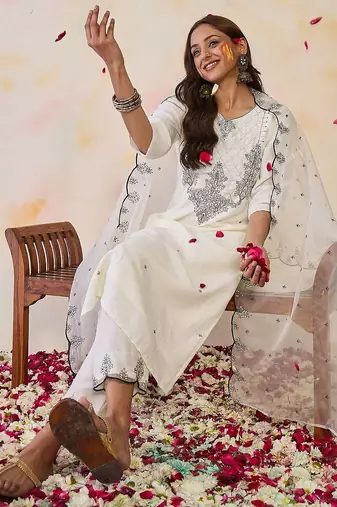 Ethnic Motifs Embroidered Regular Thread Work Kurta with Trousers & With Dupatta