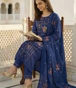 Women Floral Embroidered Regular Thread Work Kurta with Trousers & With Dupatta