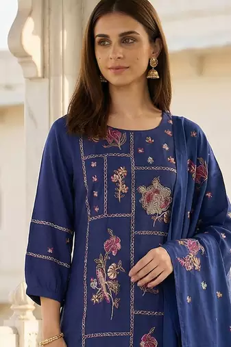 Women Floral Embroidered Regular Thread Work Kurta with Trousers & With Dupatta