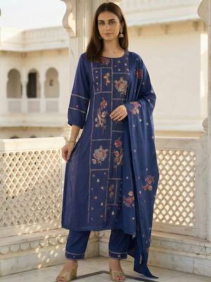 Women Floral Embroidered Regular Thread Work Kurta with Trousers & With Dupatta 3