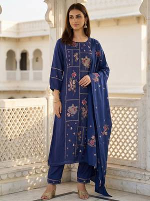 Women Floral Embroidered Regular Thread Work Kurta with Trousers & With Dupatta 5