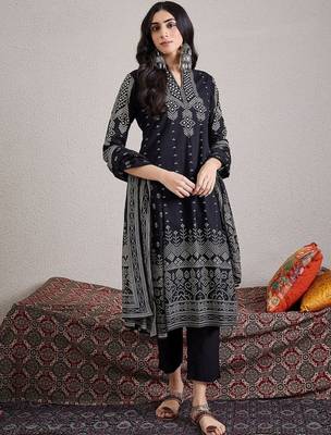 Women Bandhani Printed Cotton Kurta with Trousers & Dupatta 1