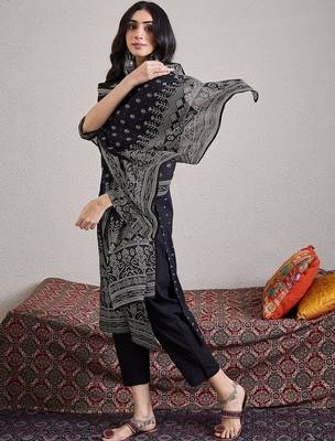 Women Bandhani Printed Cotton Kurta with Trousers & Dupatta 3