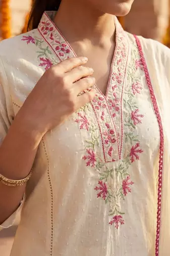 Women Ethnic Motifs Embroidered Regular Thread Work Pure Cotton Kurta with Trousers & With Dupatta