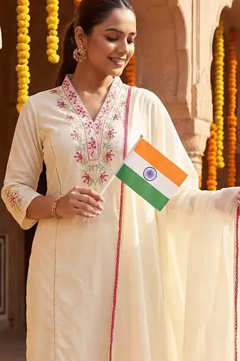 Women Ethnic Motifs Embroidered Regular Thread Work Pure Cotton Kurta with Trousers & With Dupatta