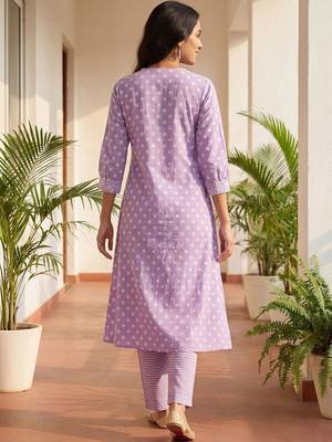 Women Printed Regular Pure Cotton Kurta with Trousers 4