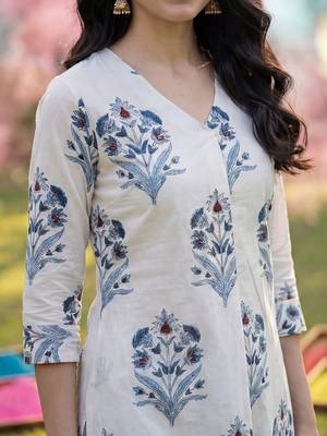 Women Floral Printed Regular Pure Cotton Kurta with Trousers 3