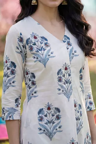 Women Floral Printed Regular Pure Cotton Kurta with Trousers