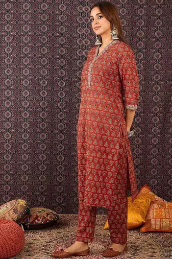 Women Ethnic Motifs Printed Straight Pure Cotton Kurta with Trouser