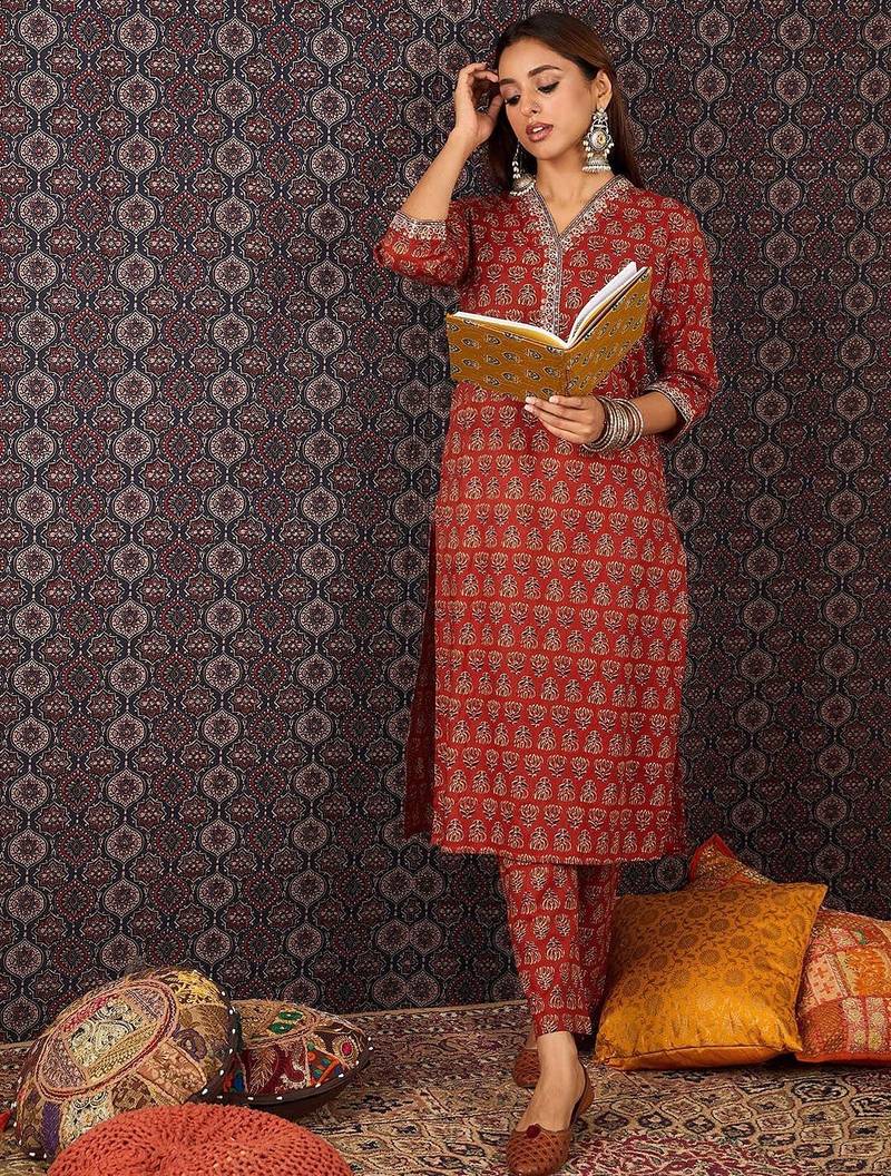 Women Ethnic Motifs Printed Straight Pure Cotton Kurta with Trouser