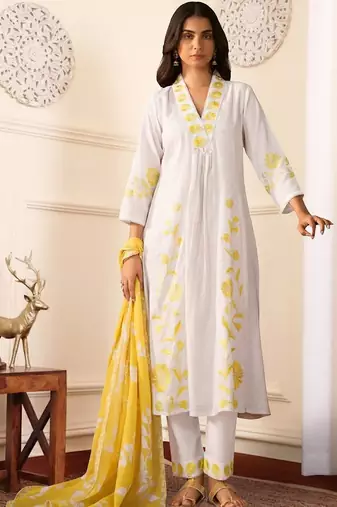 Women Floral Embroidered Regular Thread Work Pure Cotton Kurta with Trousers & With Dupatta