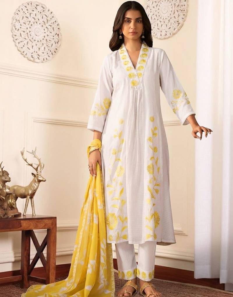 Women Floral Embroidered Regular Thread Work Pure Cotton Kurta with Trousers & With Dupatta