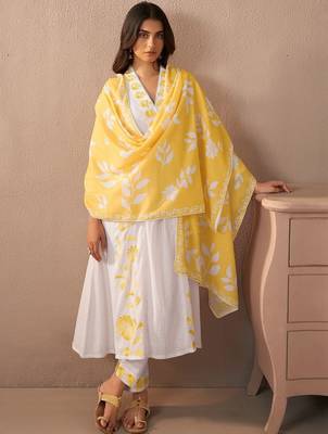 Women Floral Embroidered Regular Thread Work Pure Cotton Kurta with Trousers & With Dupatta 2