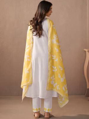 Women Floral Embroidered Regular Thread Work Pure Cotton Kurta with Trousers & With Dupatta 3