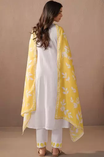 Women Floral Embroidered Regular Thread Work Pure Cotton Kurta with Trousers & With Dupatta