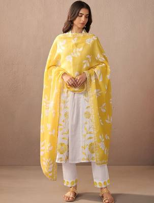 Women Floral Embroidered Regular Thread Work Pure Cotton Kurta with Trousers & With Dupatta 4