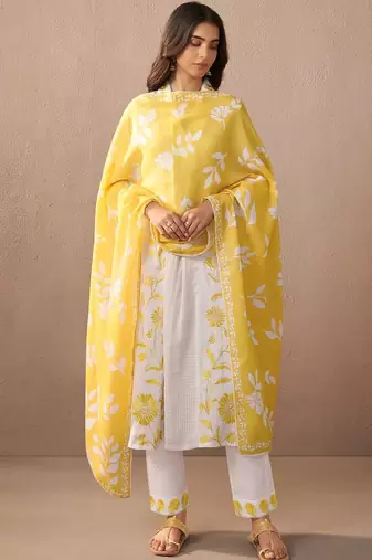 Women Floral Embroidered Regular Thread Work Pure Cotton Kurta with Trousers & With Dupatta