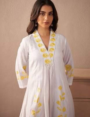 Women Floral Embroidered Regular Thread Work Pure Cotton Kurta with Trousers & With Dupatta 5
