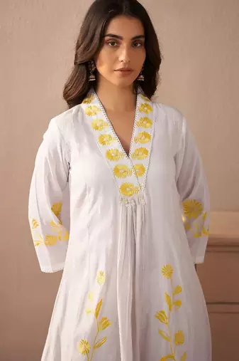 Women Floral Embroidered Regular Thread Work Pure Cotton Kurta with Trousers & With Dupatta