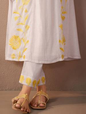 Women Floral Embroidered Regular Thread Work Pure Cotton Kurta with Trousers & With Dupatta 6