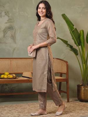 Women Ethnic Motifs Embroidered Regular Thread Work Kurta with Trousers & With Dupatta 3