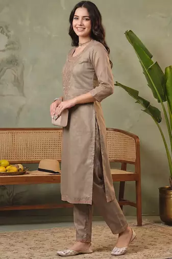 Women Ethnic Motifs Embroidered Regular Thread Work Kurta with Trousers & With Dupatta