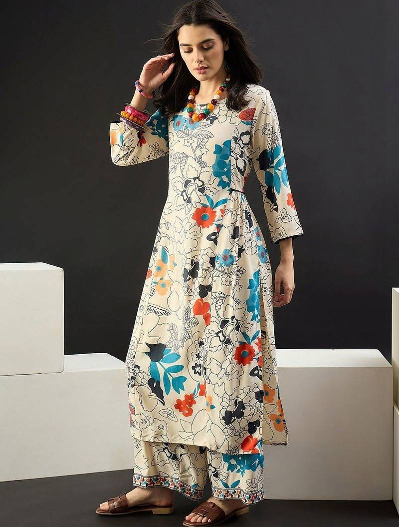 Women Floral Printed Regular Kurta with Trousers