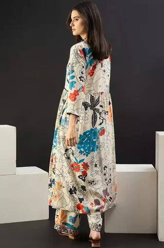 Women Floral Printed Regular Kurta with Trousers