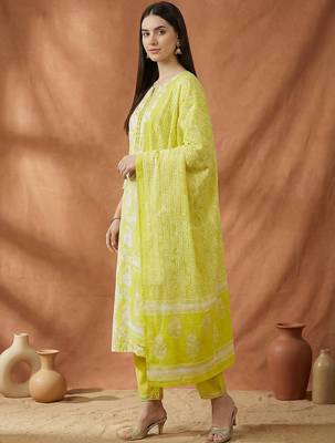 Women Floral Printed Regular Thread Work Pure Cotton Kurta with Trousers 3