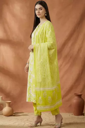 Women Floral Printed Regular Thread Work Pure Cotton Kurta with Trousers