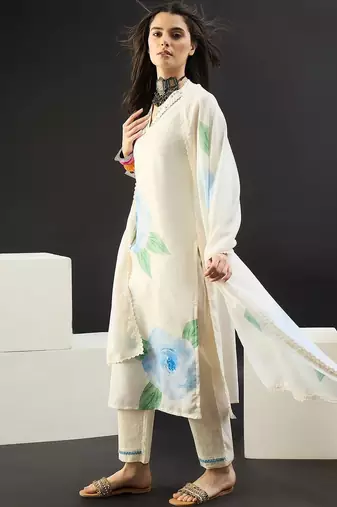 Women Floral Printed Regular Sequinned Linen Kurta with Trousers & With Dupatta
