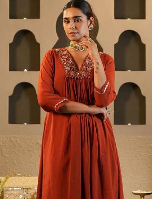 Floral Yoke Design V Neck Zari Chanderi Silk A-Line Kurta & Trousers 1