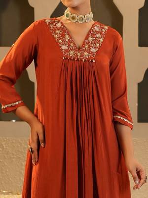 Floral Yoke Design V Neck Zari Chanderi Silk A-Line Kurta & Trousers 3