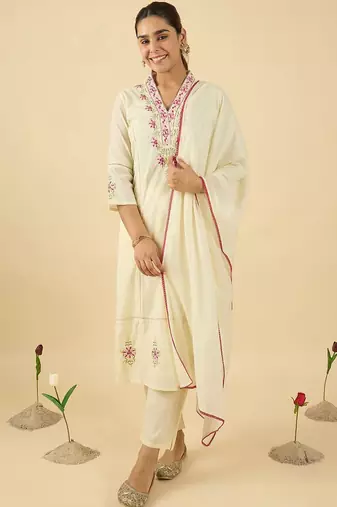 Women Floral Embroidered Pure Cotton Kurta with Trousers & With Dupatta