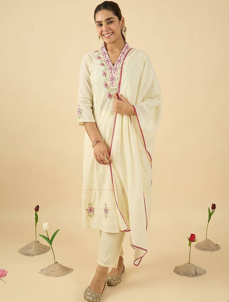 Women Floral Embroidered Pure Cotton Kurta with Trousers & With Dupatta