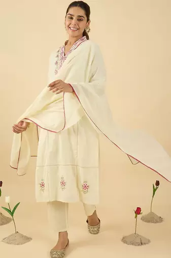 Women Floral Embroidered Pure Cotton Kurta with Trousers & With Dupatta