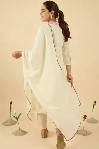 Women Floral Embroidered Pure Cotton Kurta with Trousers & With Dupatta