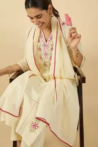 Women Floral Embroidered Pure Cotton Kurta with Trousers & With Dupatta