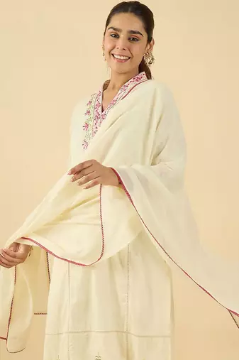 Women Floral Embroidered Pure Cotton Kurta with Trousers & With Dupatta