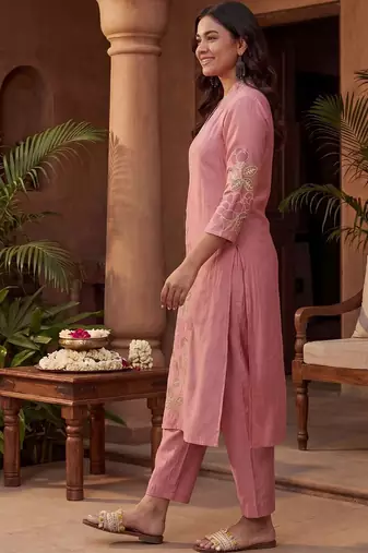 Women Floral Embroidered Regular Thread Work Kurta with Trousers