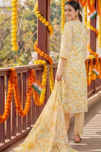 Women Floral Printed Regular Pure Cotton Kurta with Trousers & With Dupatta